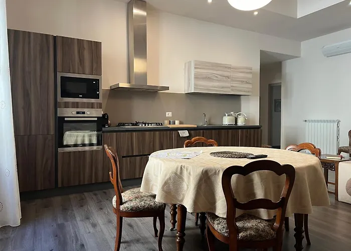 In - Corso Cavour 138 *