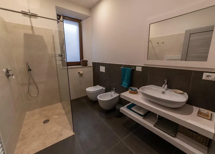 In - Corso Cavour 138 *